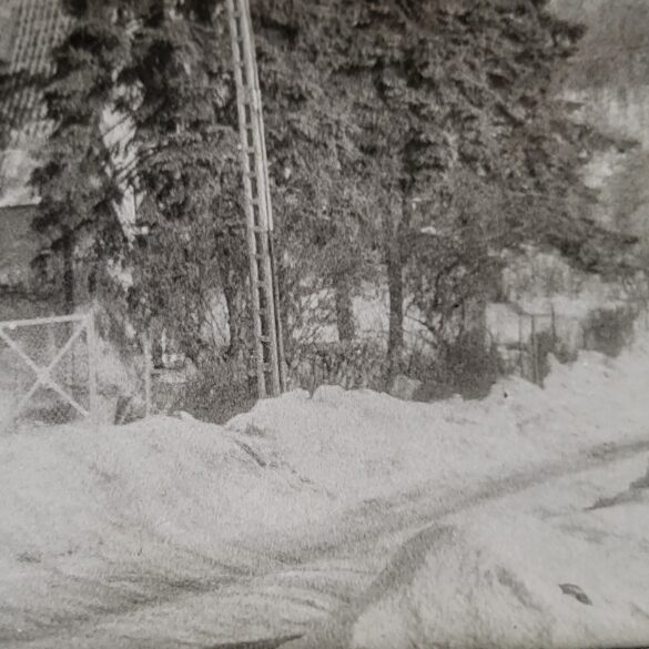 Dom przy ulicy Podleśnej w zimowej scenerii. 1979 rok