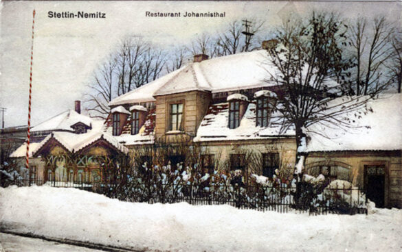Dworek Johannisthal wybudowany został w 1756 roku na terenie, założonego kilka lat wcześniej, niemierzyńskiego ogrodu.