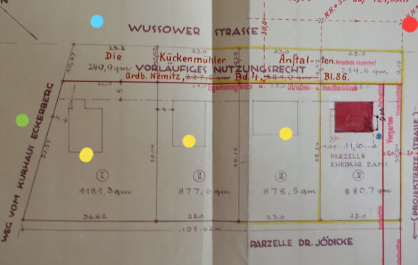 Plan zawierający podział działek należących do dr Max Piotrowski ( żółte kropki), na czerwono zaznaczono dom i działkę należącą do Paul Dams.