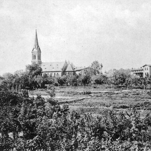 Na pierwszym planie szkółka drzew, później ogrody i zabudowania Kückenmühler Anstalten.