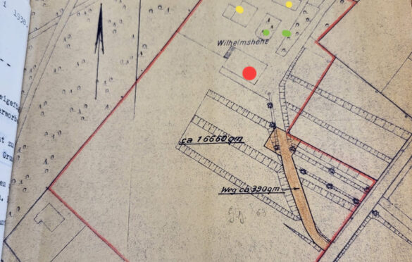 Fragment mapy z 1938 roku , kiedy tereny wokół Wilhelmshöhe dzielono pod przyszłe osiedle willowe. Zabudowania Vorwerk Wilhelmshöhe na czerwono.