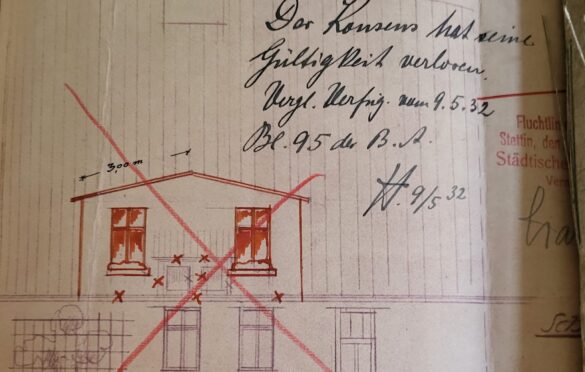 Franz Brüggemann w 1932 roku próbował nieco przebudować okna na pietrze, niestety nie otrzymał zgody. Mimo to zachował się szkic jego domu.