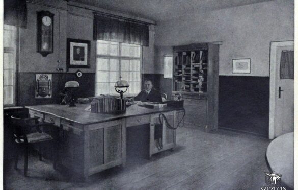 Richard Thurmann w swoim dyrektorskiej części kantoru.