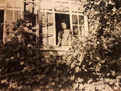 mama w oknie-od ul. Wojciechowskiego