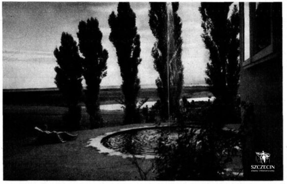 Fotografia z późnych lat trzydziestych lub wczesnych czterdziestych, gdy Reichow miał swój dom na Gocławiu
