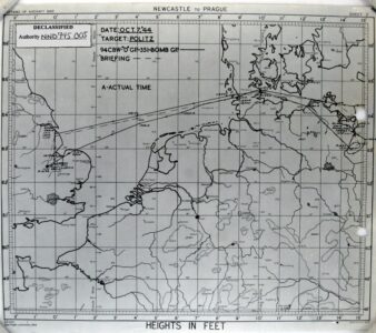 Mapa lotu nad Police z października 1944 roku.