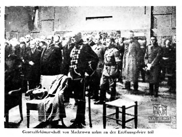August von Mackensen na fotografii z dawnej prasy w trakcie otwarcia przebudowanego muzeum