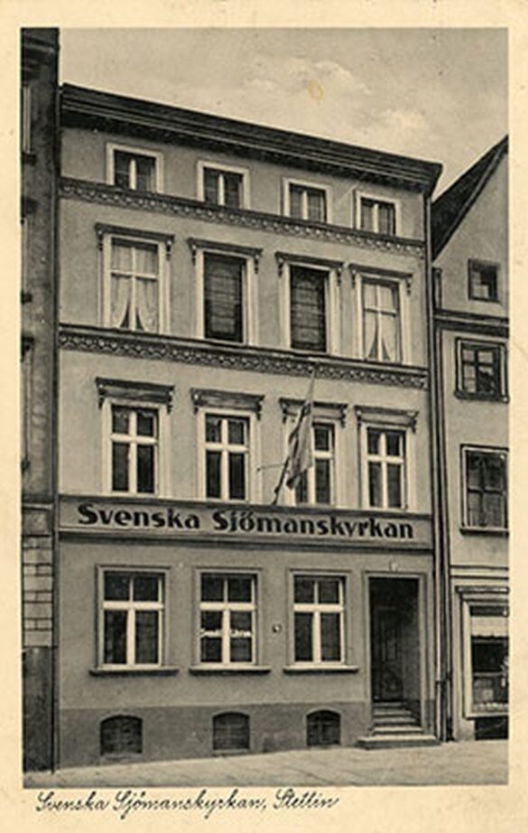 Kamienica z Svenska Sjömanskyrkan na parterze, w formie przedwojennej pocztówki