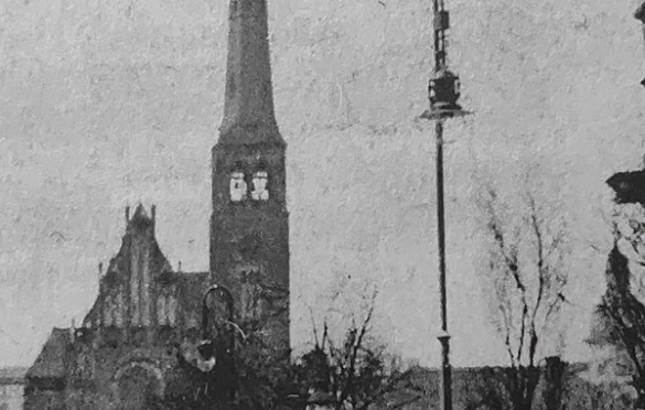 Zbliżenie na wieżę kościoła św. Wojciecha, dawny Bugenhagenkirche