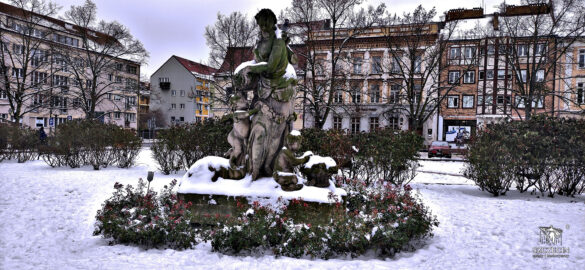 Dzisiejszy (2023) zimowy widok na posąg Flory