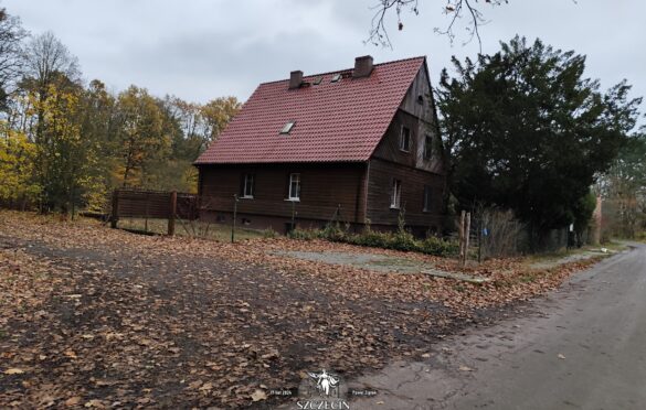 Uroczy obity drewnem domek dzisiejszej leśniczówki Turznica