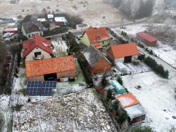 Zimowy widok z stycznia 2024 na wieś Drogoradz