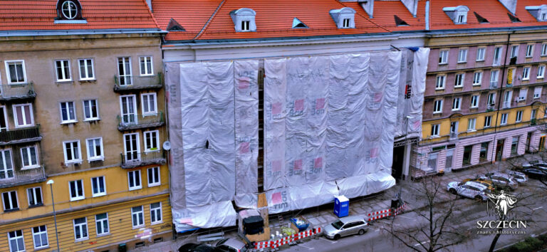 Podejmując temat remontów i zapomnianych (?) zabytków w Szczecinie zauważyłem, że remont przechodzi fasada jednej z nich, przy Jana Pawła II
