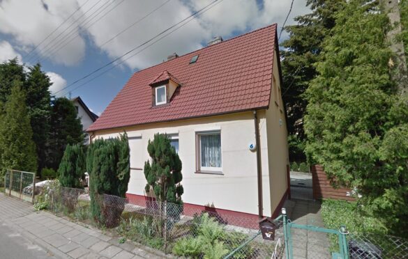 Najwcześniejsze zdjęcie domku Pińska 6 z Google Maps, z 2011 roku