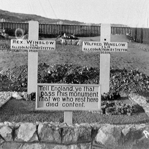 Fotografia grobów, którą wykonał Sapper Thomas Shepard, South African Engineer Corps (domena publiczna)