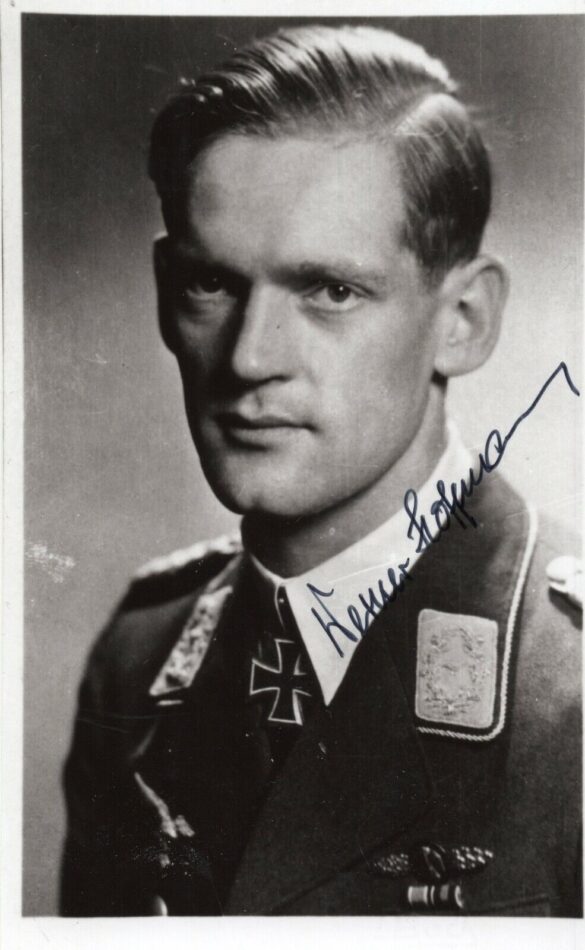 Werner Hoffmann w fotografii z autografem