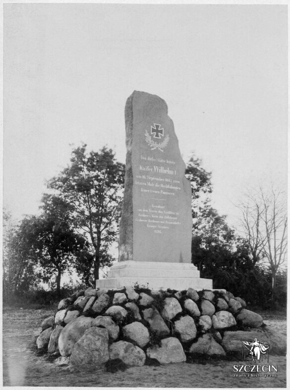 Wysokiej jakości fotografia monumentu pamiątkowego, ustawiony w 1898 roku