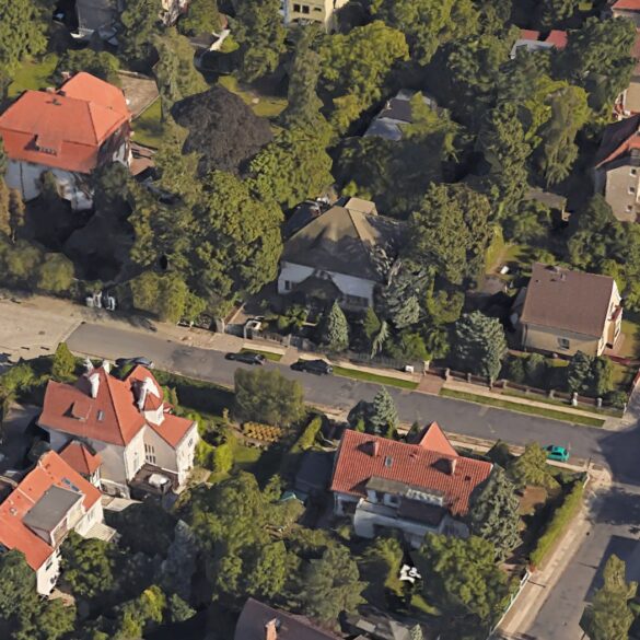 Widok z Google Earth na dawny Landhaus Rohrbeck przy Bałuckiego