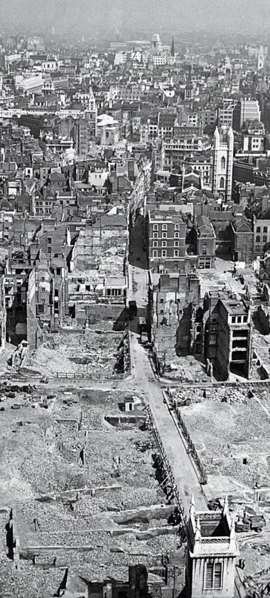Praktycznie każda część Londynu była w mniejszym lub większym stopniu zniszczona (IWM)