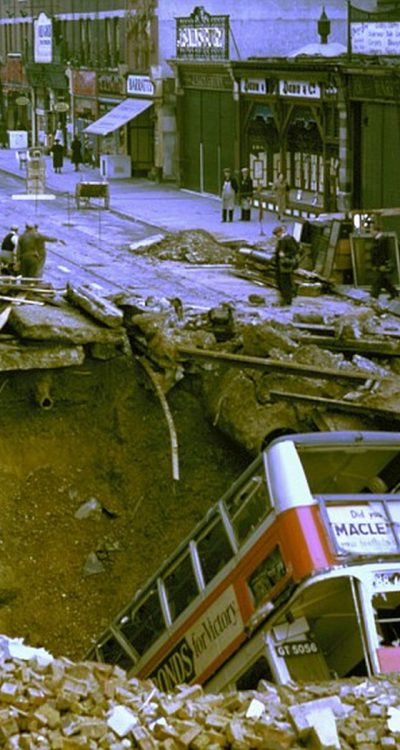 Jedna z kolorowych fotografii, efekt uderzenia rakiety w Londyn, około 80 ofiar (Getty)