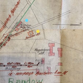 Fragment mapy z 1929 roku o połączeniu wodnokanalizacyjnego Herrietten Haus - żółta kropka, obok jest Gruźliczy Dom Rekonwalescencyjny- niebieska kropka. Oraz zabudowania kompleksu Magdalenen-Stiftung.