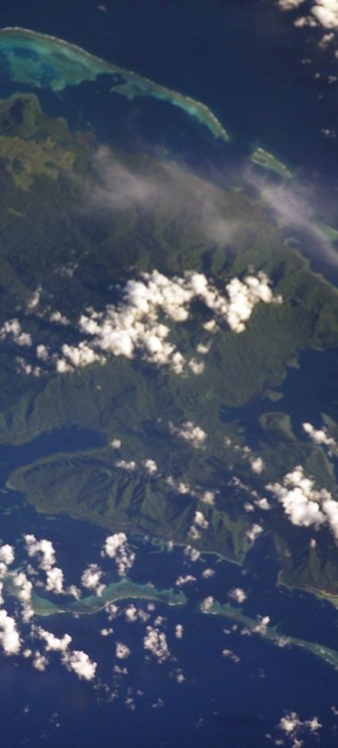 Wyspa Vanikoro, zdjęcie dostępne na Wikipedii (NASA)