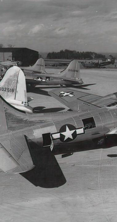 B-17 Betty's Revenge widziana na płycie lotniska