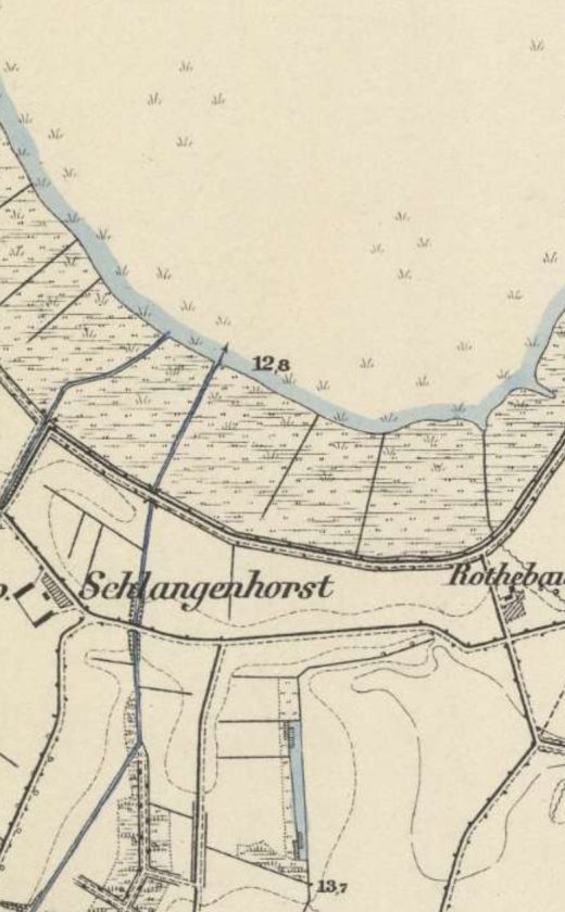 Na mapach z około 1888 roku widzimy tylko główny budynek i dwa folwarczne