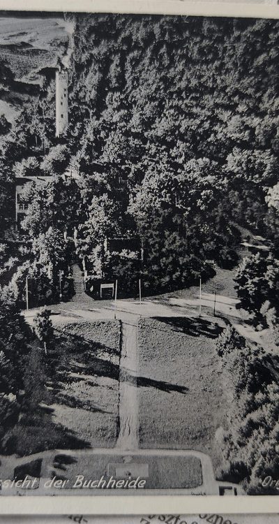 Kadr lotniczy wykonany prawdopodobnie w maju 1939 roku z widokiem na dwie restauracje i wieżę