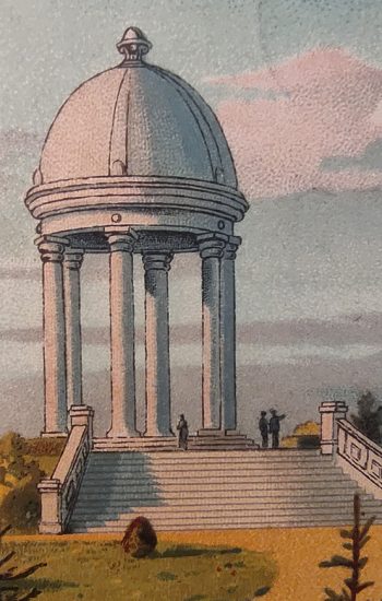Zbliżenie na kolorowaną grafikę oraz wejście pod kolumnadę "świątyni"