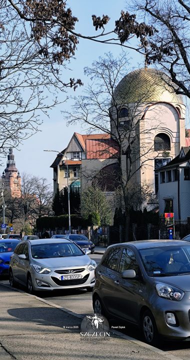 Widok od ulicy Zygmunta Starego na tył dzisiejszej cerkwi