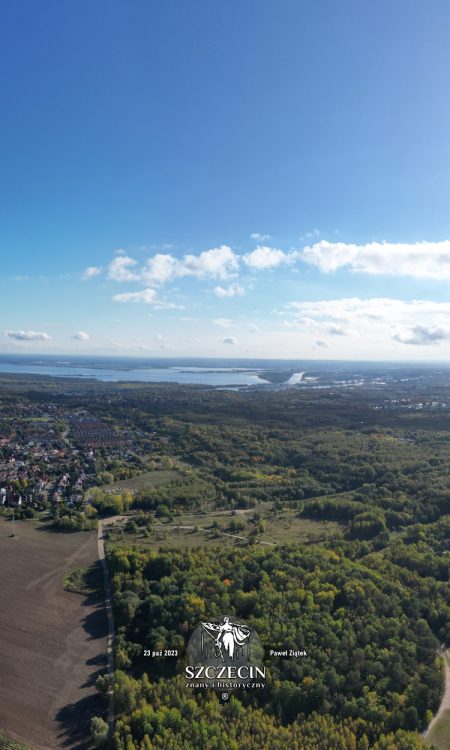 Panoramiczny kadr z północy Szczecina w kierunku wschodu i jeziora, w październiku 2023 roku