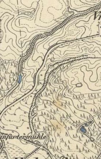 Mapa z około 1888 roku ukazująca brak leśniczówki, za to niezadrzewiony znany nam dziś trakt