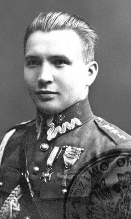 Generał Leopold Okulicki, patron ulicy