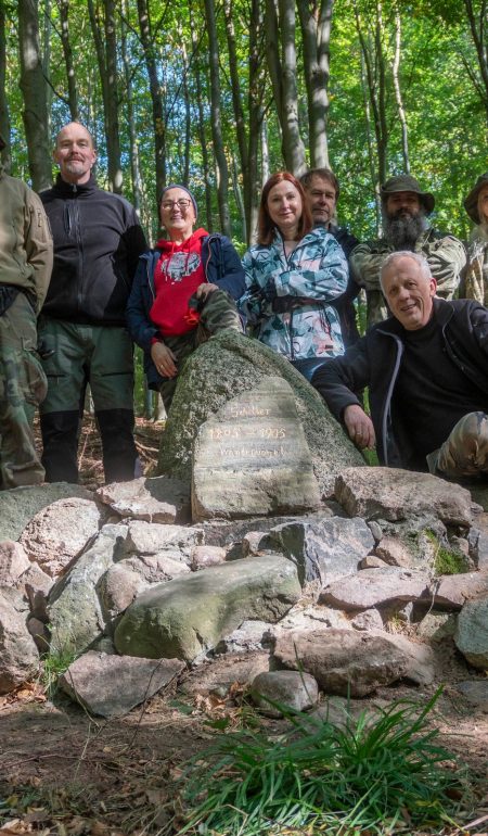 Nasza historyczna drużyna ludzi pozytywnie zakręconych przy głazie Schillera