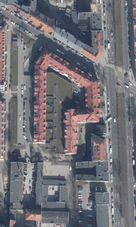 Dzisiejszy obszar biura i magazynów budowlanych Emila Dibelius (2021), na rogu Bohaterów Warszawy i 5 Lipca