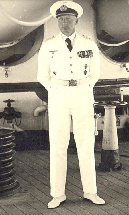 Syn Gustava - Gustav Junior, późniejszy wiceadmirał