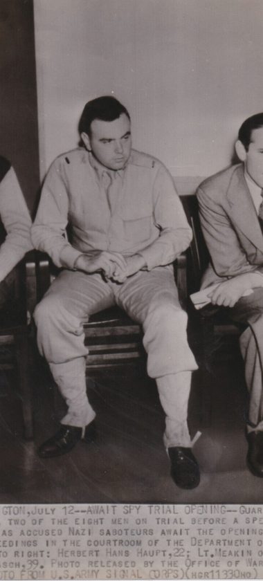 Herbert Haupt na przesłuchaniu (1 od lewej)