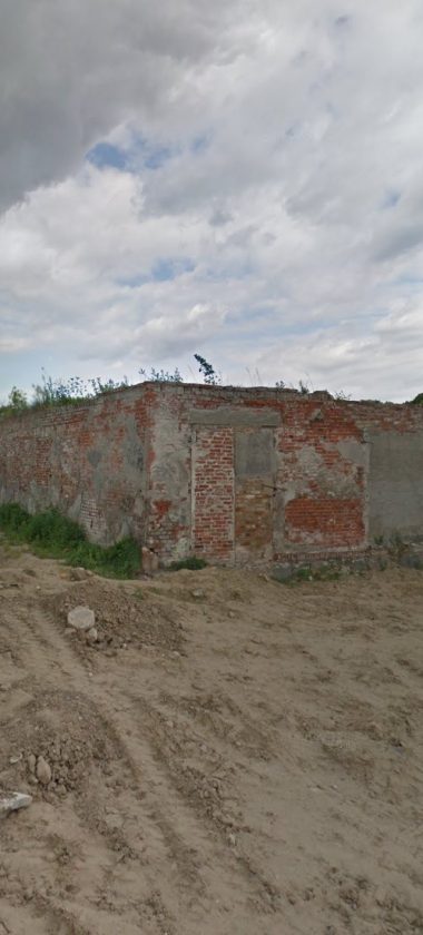 Ruina zachodniej części zabudowań folwarcznych majątku, 2019