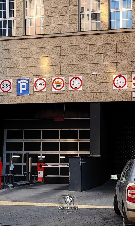 Wielu krzyczało, że hotel nie ma parkingu. Ma dziś cały parkingowiec, wbudowany.