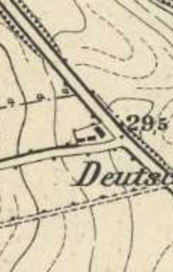 Zabudowania widoczne na mapie z około 1888 roku przy Deutsche Berg