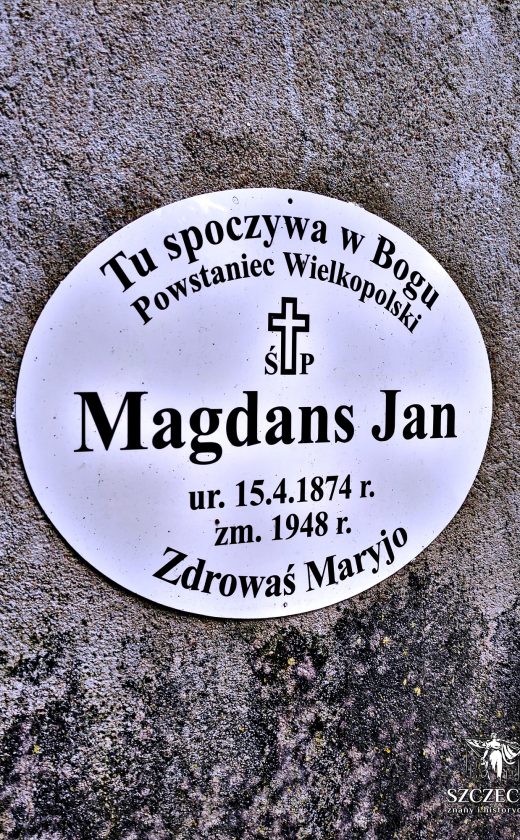 Tabliczka Powstańca Wielkopolskiego, który spoczął na dawnym niemieckim cmentarzu