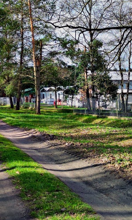 Trakt w stronę południową, obok fabryki przynęt, w kierunku nieistniejącej części osady Karpin