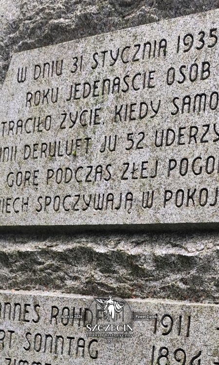 Nowy monument zawiera pełną listę oraz jest dwujęzyczny - po polsku i po niemiecku