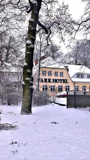 Dzisiejszy zimowy (2023) Hotel Park widziany od strony Matejki