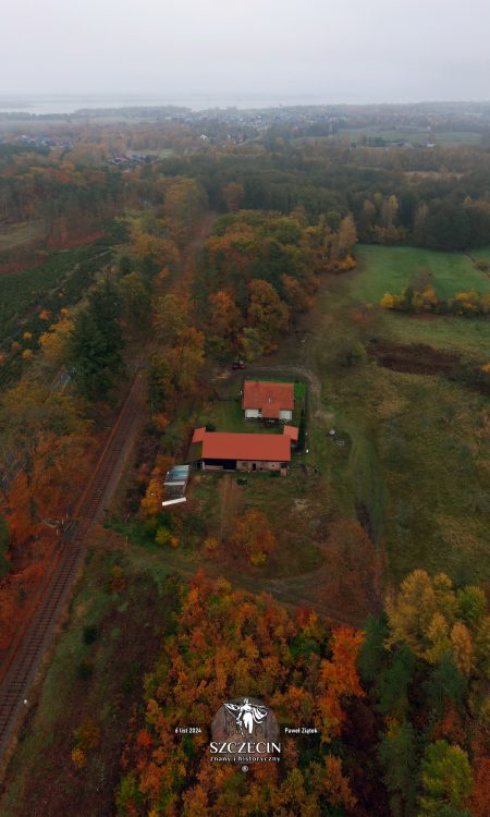 Lotniczy widok z dawnej leśniczówki Herzberg (Pienice) w stronę Małej Trzebieży (Klein Ziegenort) w tle