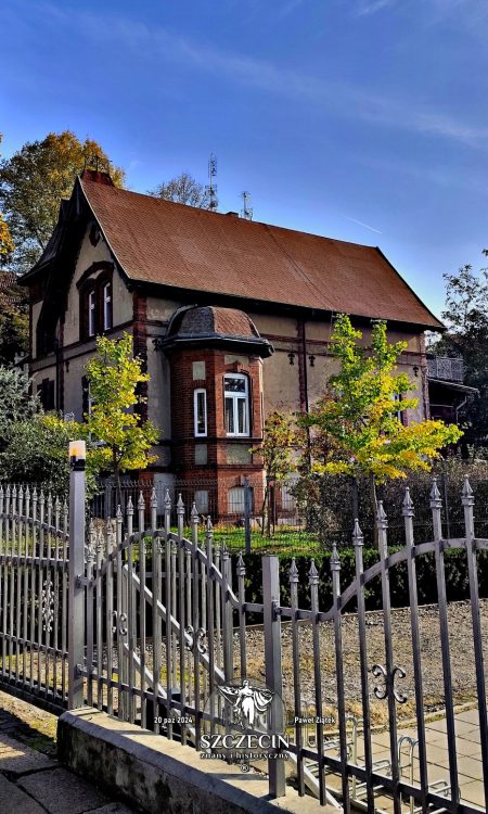 Część willi w okolicy Piotra Skargi przeszła solidne remonty, oby i na tę perełkę nastał czas!