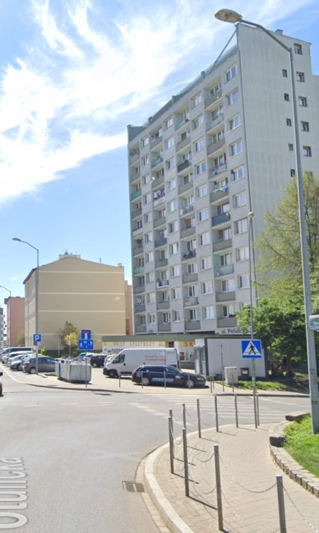 Lokalizacja narożnej kamienicy Bellevuestraße 28, w 2021 roku po remoncie