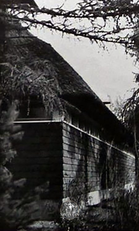 Bok dawnego kompleksu Revierhof Quistorpaue w fotografii z 1939 roku