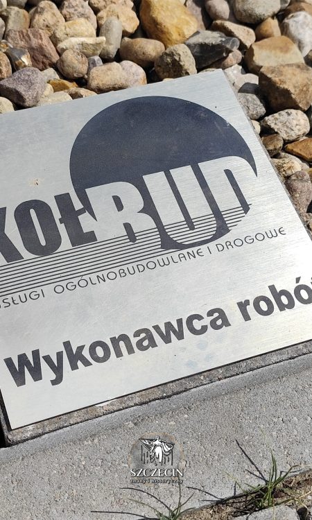 Roboty ziemne, układ ścieżki i podstawy wykonała firma Kołbud